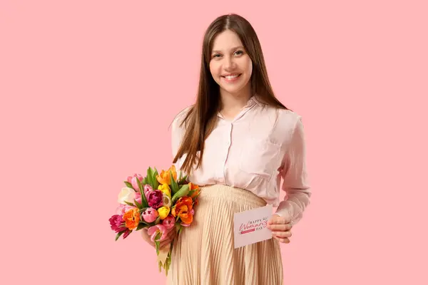 Bella Giovane Donna Incinta Con Bouquet Tulipani Biglietto Auguri Sfondo — Foto Stock