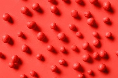Arkaplan olarak kırmızı boncukların yakın görüntüsü