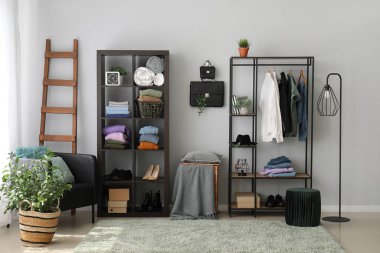 Modern kıyafetlerin içinde şık kıyafetler var.