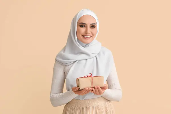 Young Muslim Woman Gift Beige Background Islamic New Year Celebration — Φωτογραφία Αρχείου