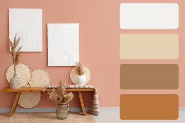 Ahşap banklı modern koridorun şık iç mimarisi. Farklı renk desenleri