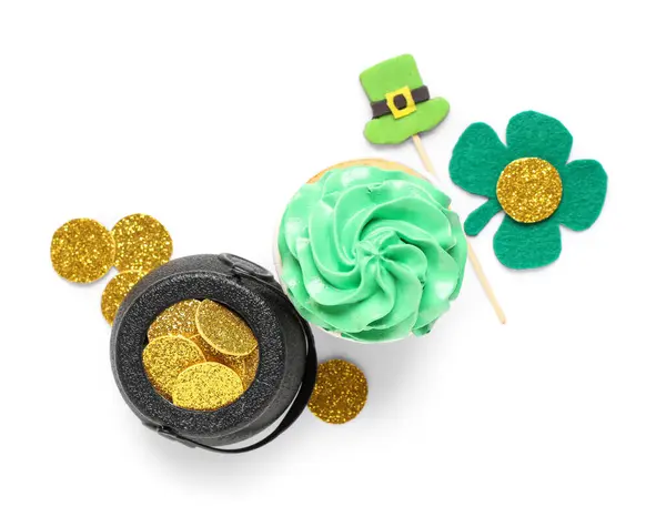 Вкусный Зеленый Кекс Горшком Золотых Монет Декор День Святого Патрика — стоковое фото
