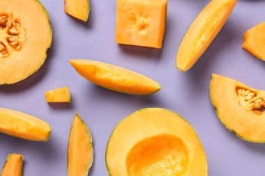 Leylak arkaplanda tatlı kavun parçaları