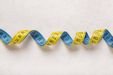 Beyaz arkaplanda farklı ölçüm bandı