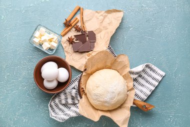 Fırının rengini hazırlamak için hamur ve malzeme içeren kompozisyon