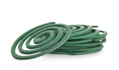 Beyaz arkaplanda sivrisinek spiralleri