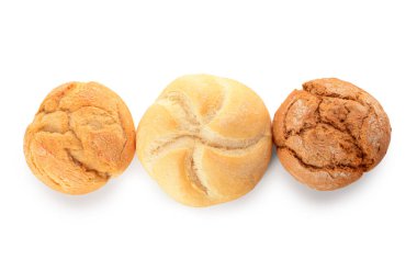 Beyaz arka planda farklı lezzetli çörekler