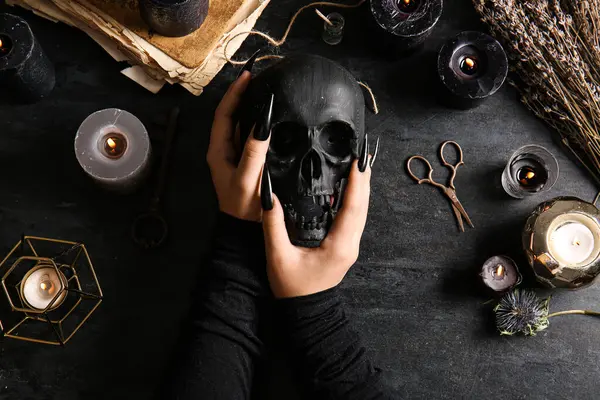 Kafatası Olan Bir Cadı — Stok fotoğraf
