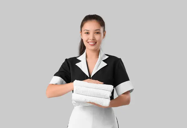 Young Asian Chambermaid Clean Towels Light Background — Stock Photo, Image