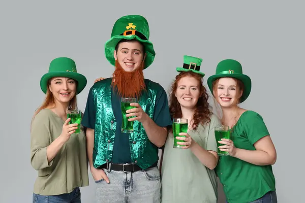 Groep Mensen Met Bier Lichte Achtergrond Patrick Day Viering — Stockfoto