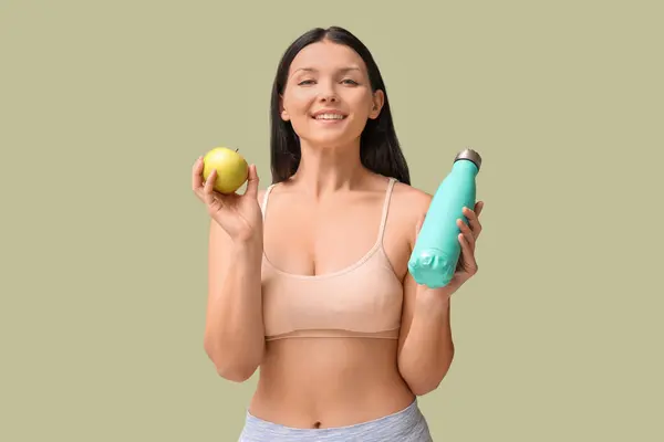 Schöne Junge Frau Mit Frischem Apfel Und Flasche Wasser Auf — Stockfoto