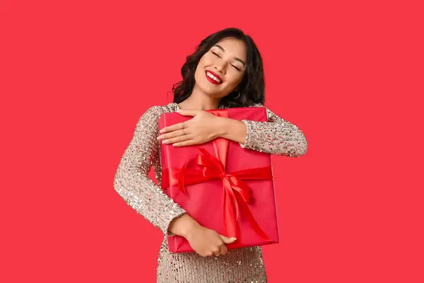 Beautiful Young Happy Asian Woman Gift Box Red Background Valentine — Stock Photo, Image
