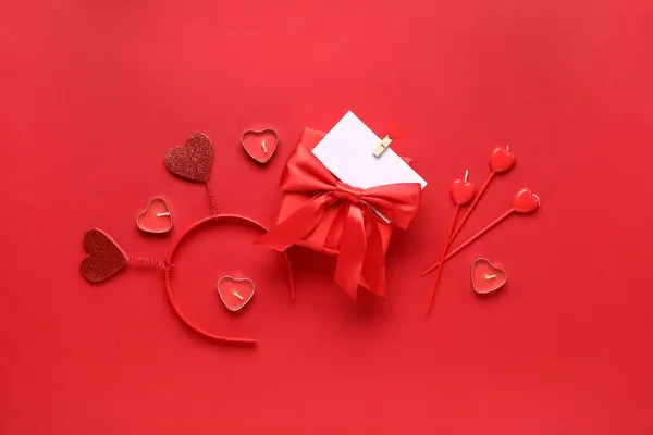 Композиция Подарочной Коробкой Пустой Карточкой Свечами Празднования Дня Святого Валентина — стоковое фото