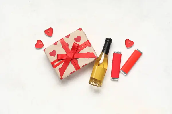 Композиція Пляшкою Шампанського Шоколаду Подарунка Свічок Святкування Дня Святого Валентина — стокове фото