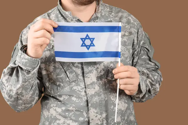 Male Jewish Soldier Flag Israel Brown Background Closeup — Stock Photo, Image