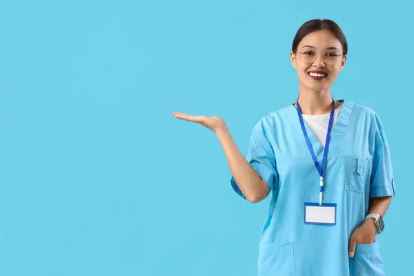 Asian Medical Intern Showing Something Blue Background — Stock Photo, Image