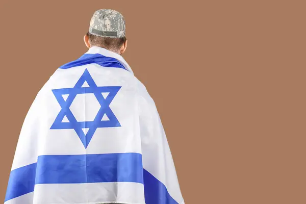 Male Jewish Soldier Flag Israel Brown Background Back View — Stock Photo, Image