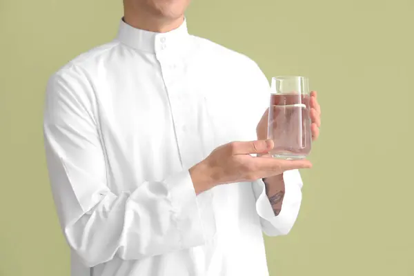 Young Muslim Man Glass Water Green Background Closeup Ramadan Celebration — Stock Photo, Image