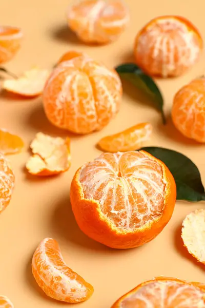 Sweet Tangerines Leaves Beige Background — Stock Photo, Image