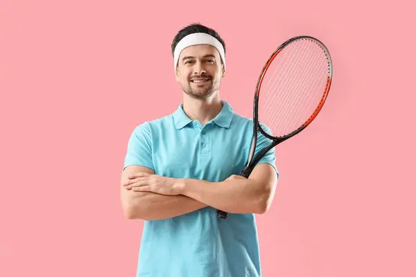 Porträt Eines Männlichen Tennisspielers Auf Rosa Hintergrund — Stockfoto
