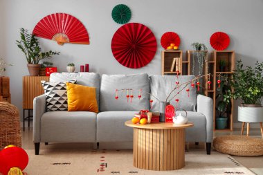 Çin Yeni Yıl kutlamaları için dekore edilmiş festival salonu.