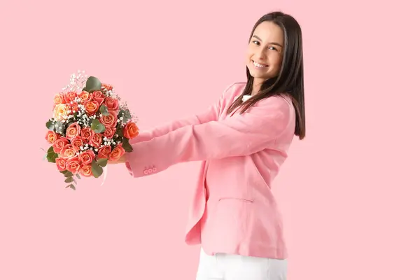 Young Woman Bouquet Beautiful Flowers Pink Background — Stock Photo, Image