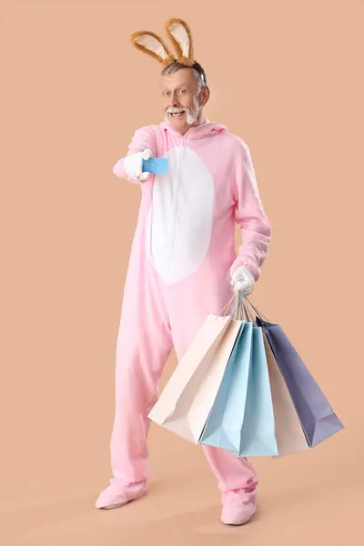 Senior Man Easter Bunny Costume Shopping Bags Credit Card Beige — Stock Photo, Image
