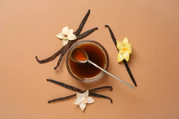 Vanilla Extract Bowl Spoon Vanilla Pods Flowers Beige Background Top — Stock Photo, Image