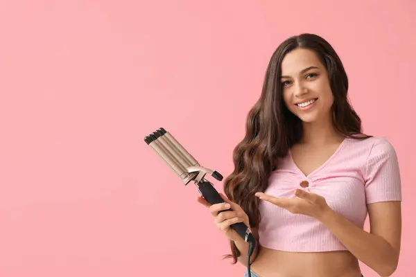 Beautiful Young Woman Curling Iron Pink Background — Stockfoto