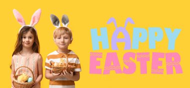 Paskalya bayrağı, ellerinde sepetler olan küçük çocuklar.