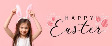 Tavşan kulağı takan küçük bir kızla Paskalya bayrağı  