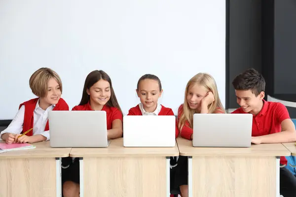 Little Children Studying Laptops School Computer Lab — Stock Photo, Image