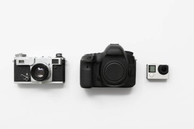 Işık arkaplanındaki fotoğraf makineleri