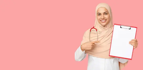 Portrait Female Muslim Doctor Holding Clipboard Pink Background Space Text — Stock Photo, Image