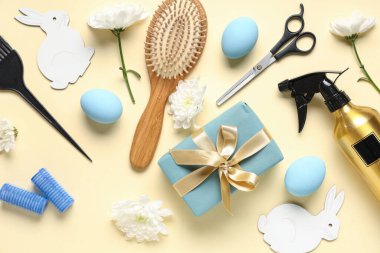 Kuaför malzemeleri, Paskalya yumurtaları ve renk arkaplanlı dekor.