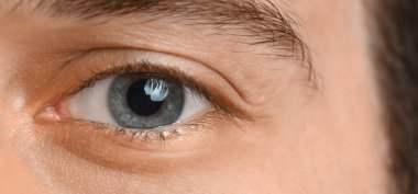 Mavi gözlü, closeup genç adam