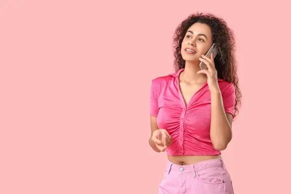 Young African American Woman Talking Phone Pink Background — Stock Photo, Image