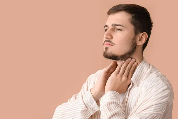 Young Man Thyroid Gland Problem Beige Background — Stock Photo, Image