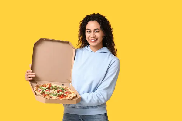 Beautiful Young Happy African American Woman Delicious Pizza Yellow Background — Stock Photo, Image