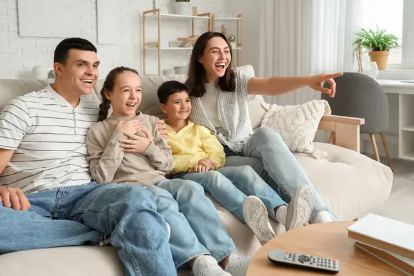 Family Watching Sofa Home — Stock Photo, Image