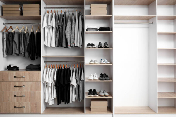 Современный мужской гардероб со стильной одеждой