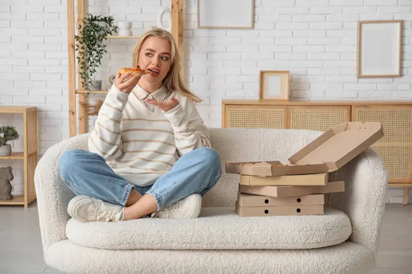 Young Woman Eating Tasty Pizza Couch Home — Stock Photo, Image