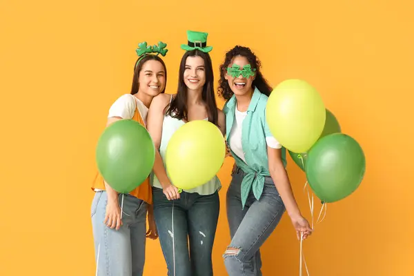 Beautiful Young Women Air Balloons Yellow Background Patrick Day Celebration — Stock Photo, Image