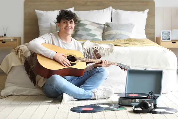 Young Man Record Player Playing Guitar Bedroom — Stock Photo, Image