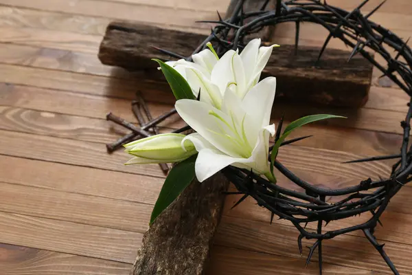 Crown Thorns White Lilies Nails Cross Wooden Background — Stock Photo, Image