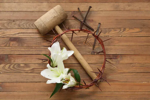Crown Thorns White Lilies Hammer Nails Wooden Background — Stock Photo, Image
