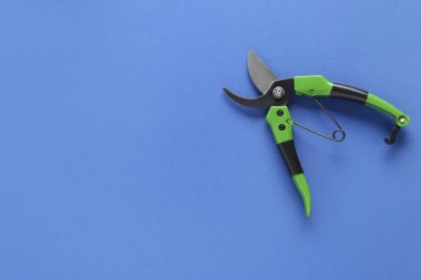 Mavi arka planda bahçıvanlık bölümleri