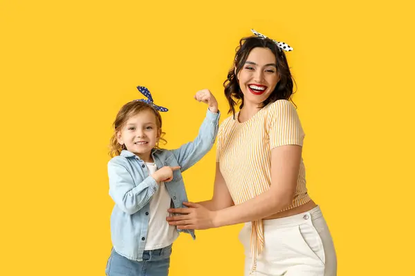 Beautiful Pin Woman Her Daughter Showing Muscles Yellow Background — Stock Photo, Image