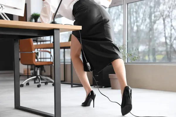 Businesswoman Tripping Lamp Cord Office — Stock Photo, Image