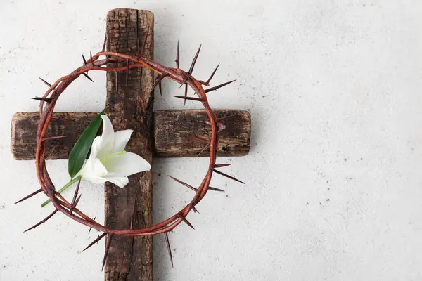 Wooden Cross Crown Thorns Lily Grunge Background — Stock Photo, Image